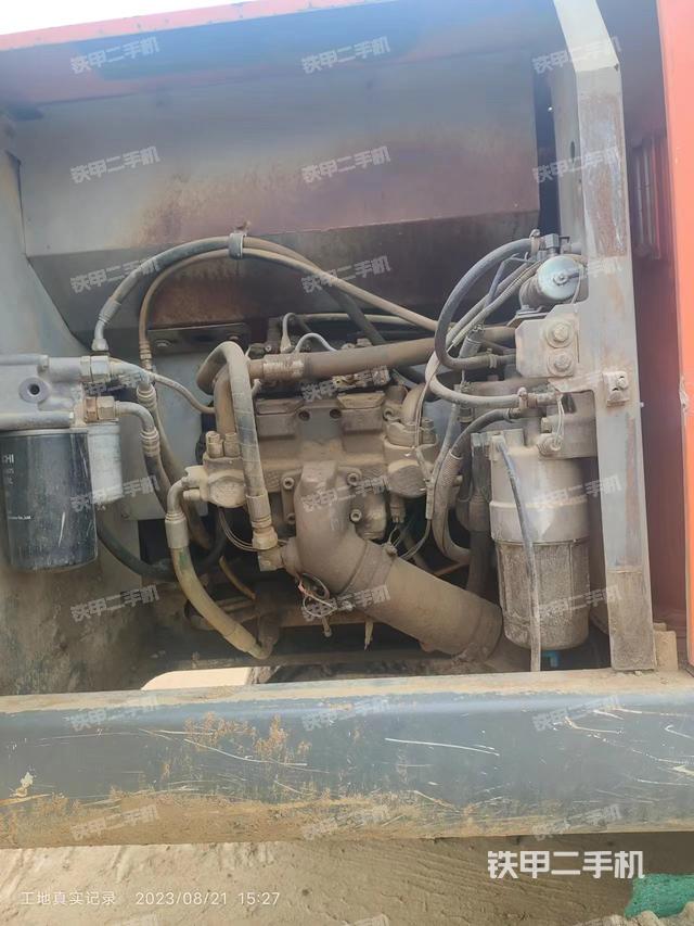 液压泵舱室正面整体（整机外观）