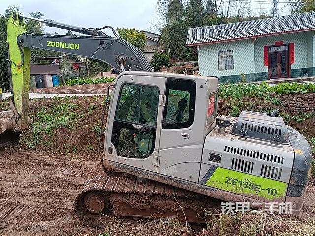 中联重科ZE135E-10挖掘机