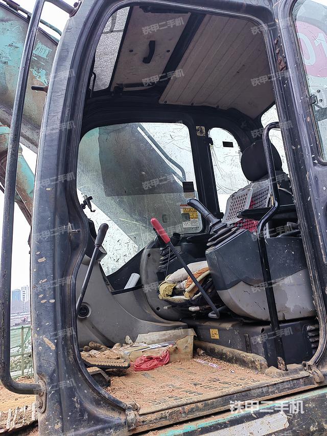 驾驶室整体（整机外观）