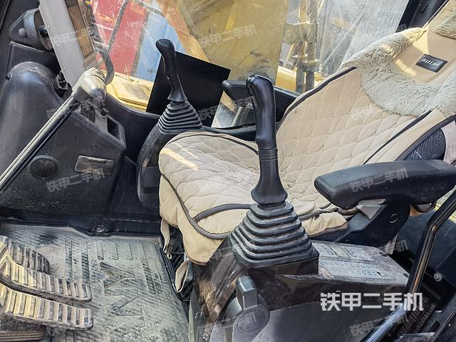 驾驶室整体（整机外观）