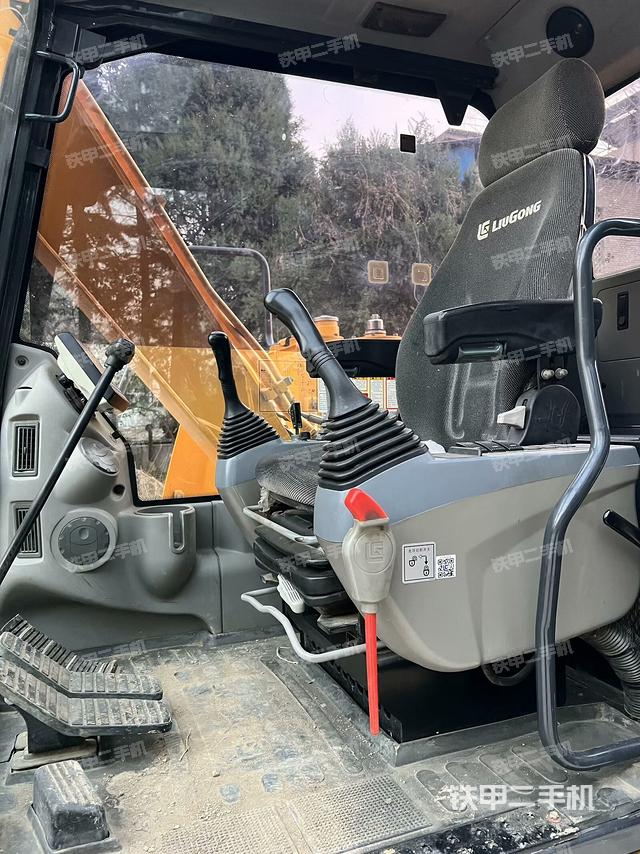 驾驶室整体（整机外观）