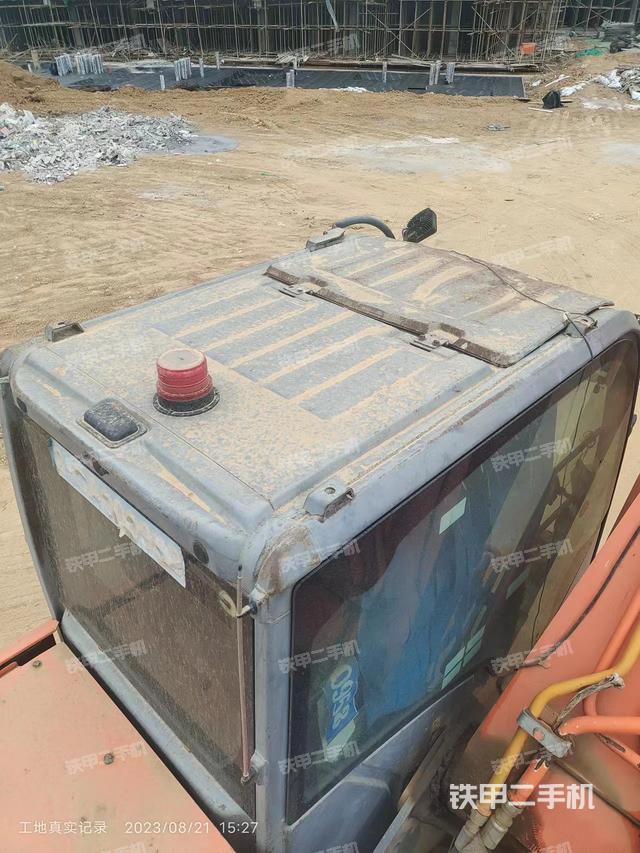 驾驶室顶部（整机外观）