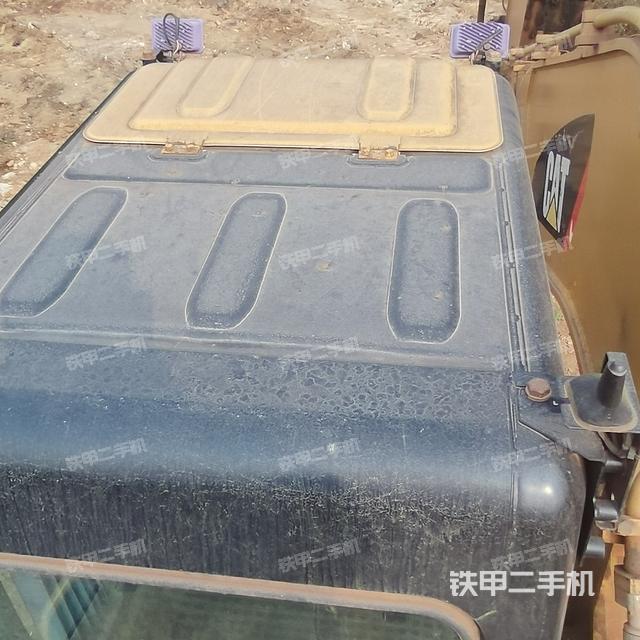 驾驶室顶部（整机外观）