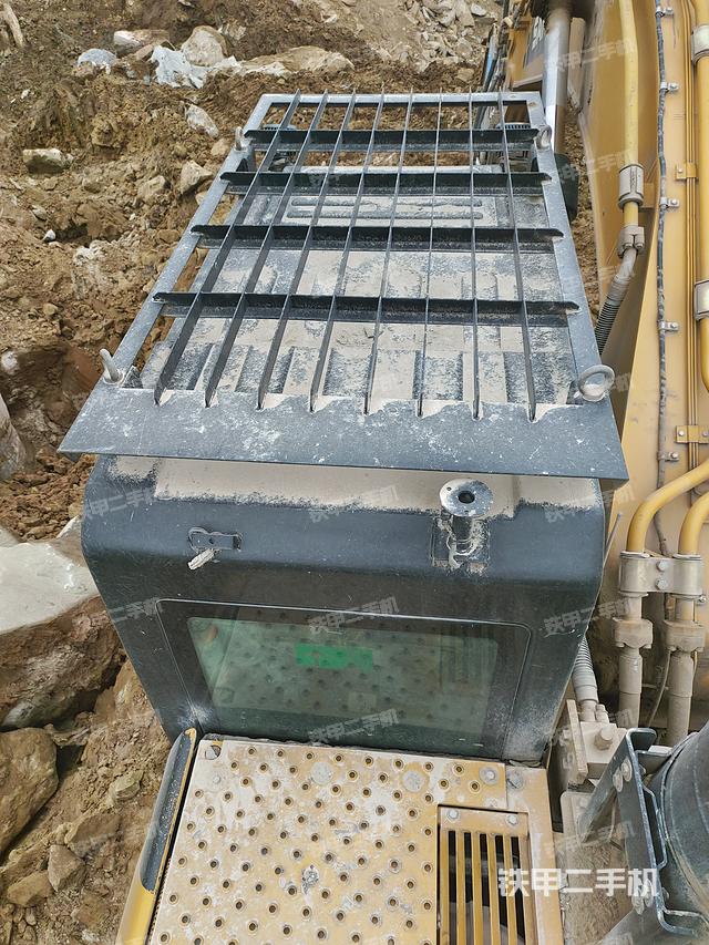 驾驶室顶部（整机外观）