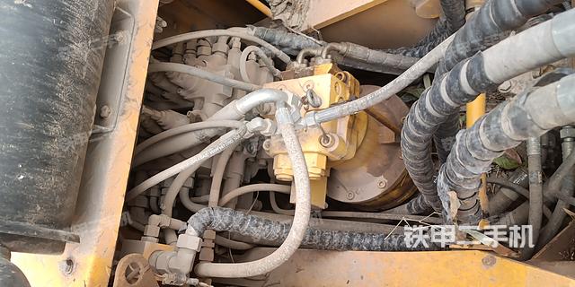 回转马达和主控阀（整机外观）