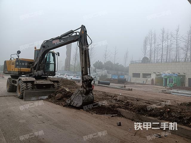 驾驶室顶部（整机外观）