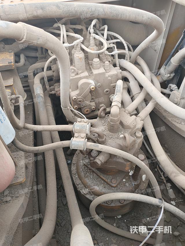 回转马达和主控阀（整机外观）