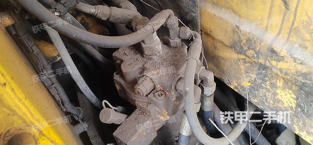 回转马达和主控阀（整机外观）