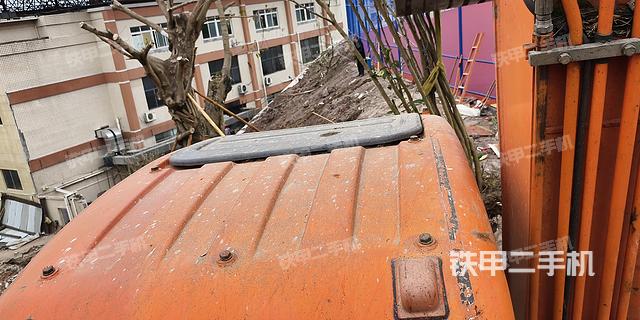 驾驶室顶部（整机外观）