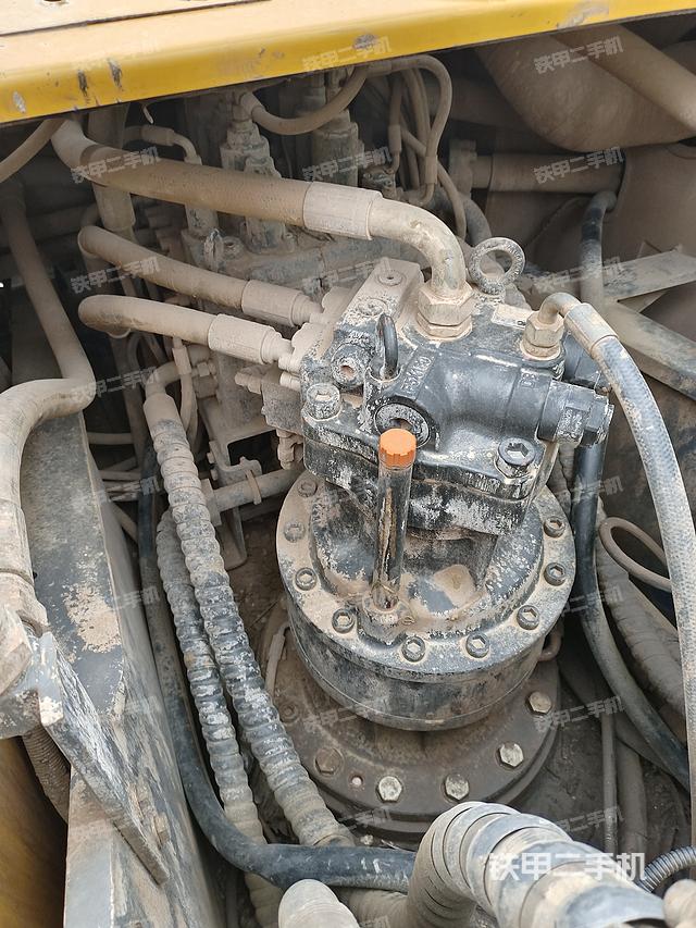 回转马达和主控阀（整机外观）