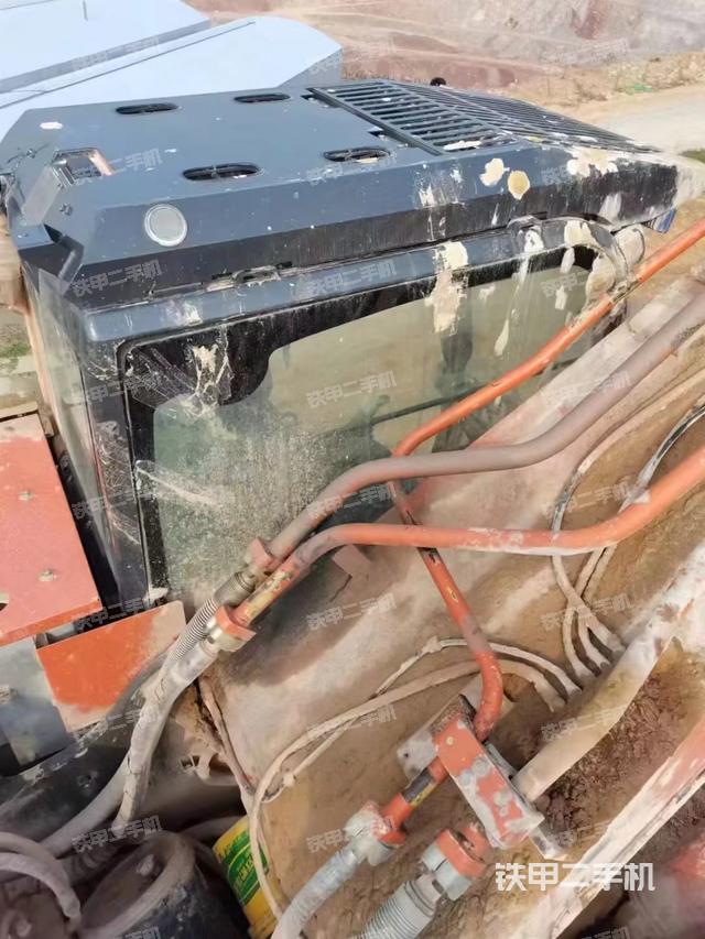 驾驶室顶部（整机外观）