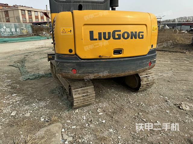 驾驶室顶部（整机外观）