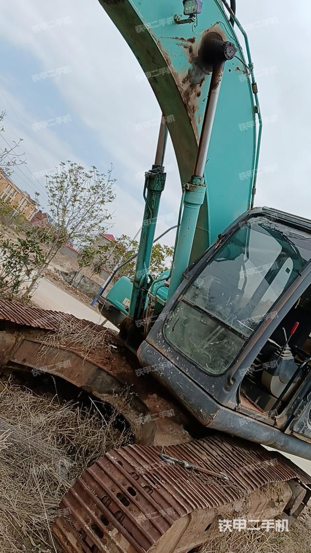 驾驶室顶部（整机外观）