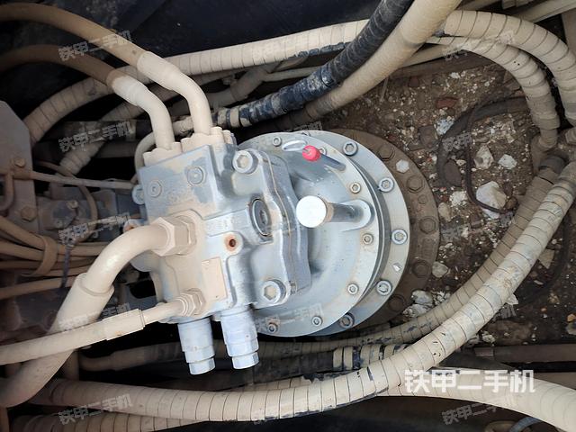 回转马达和主控阀（整机外观）