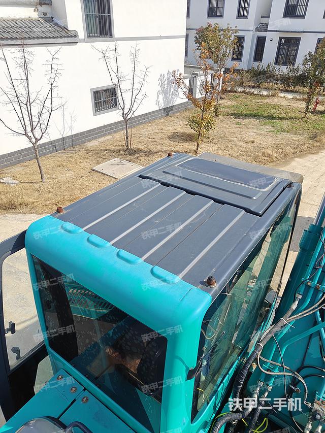 驾驶室顶部（整机外观）