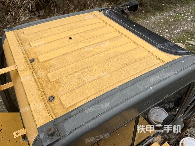 驾驶室顶部（整机外观）