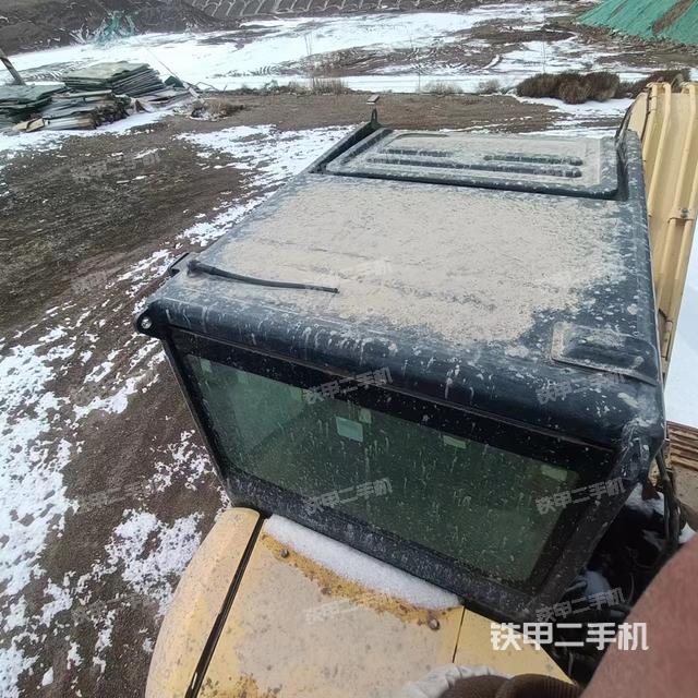 驾驶室顶部（整机外观）