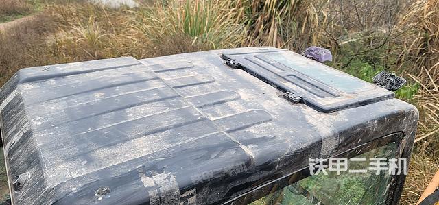 驾驶室顶部（整机外观）