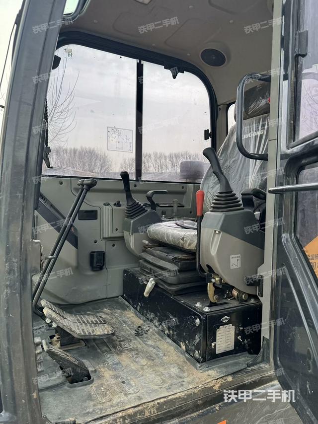 驾驶室整体（整机外观）