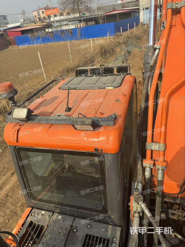 驾驶室顶部（整机外观）