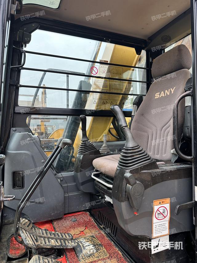 驾驶室整体（整机外观）