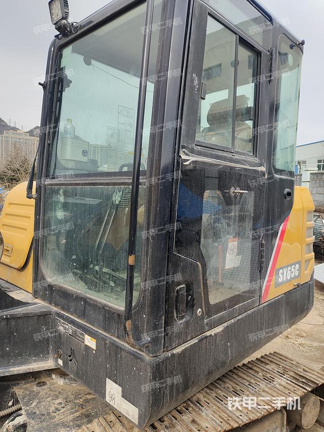 驾驶室顶部（整机外观）