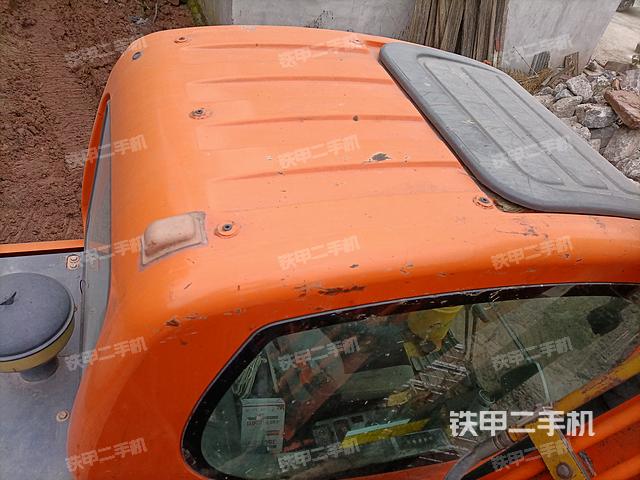 驾驶室顶部（整机外观）