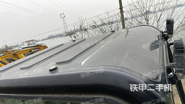 驾驶室顶部（整机外观）