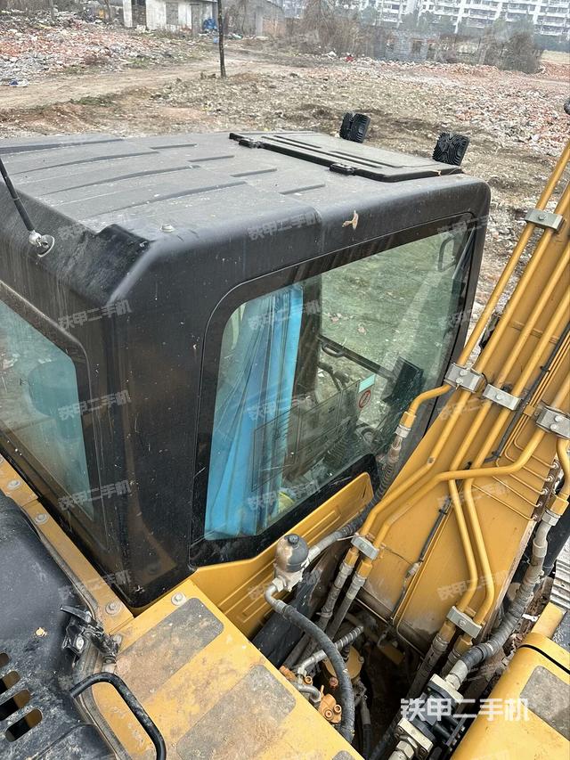 驾驶室顶部（整机外观）