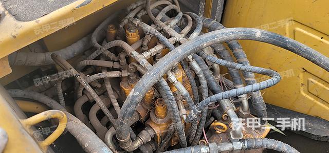 回转马达和主控阀（整机外观）