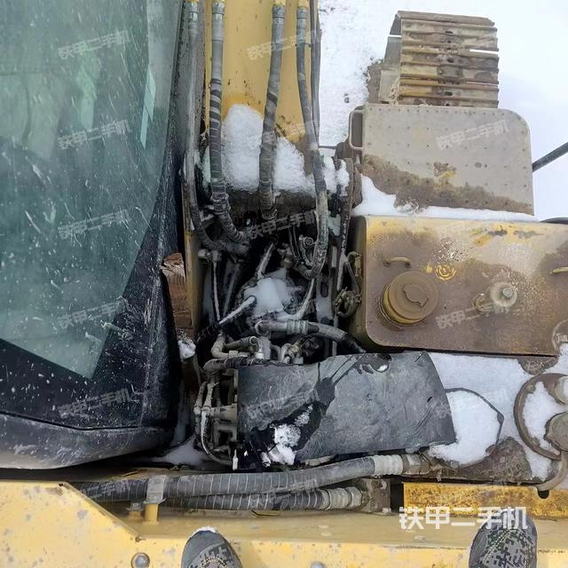 回转马达和主控阀（整机外观）