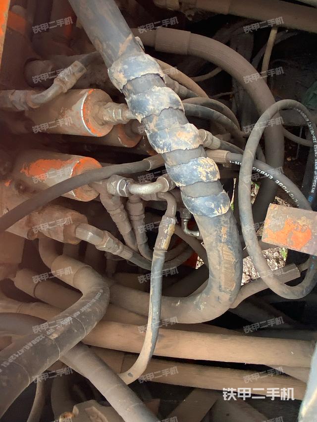 回转马达和主控阀（整机外观）