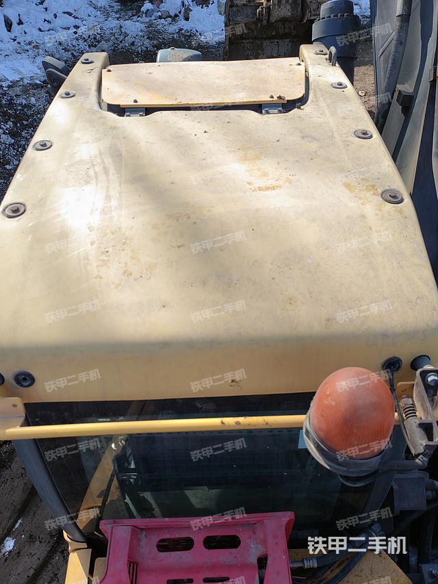 驾驶室顶部（整机外观）