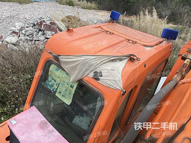 驾驶室顶部（整机外观）