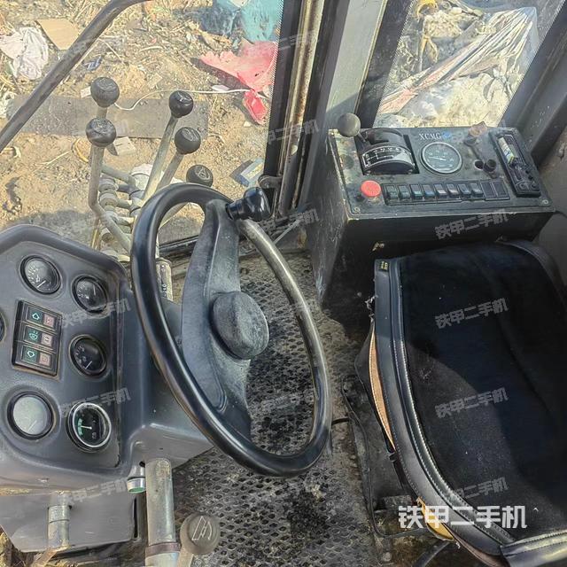 驾驶室操作台（设备外观及核心部件）