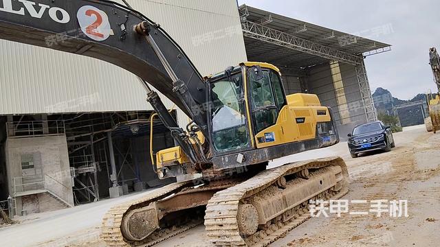 驾驶室顶部（整机外观）