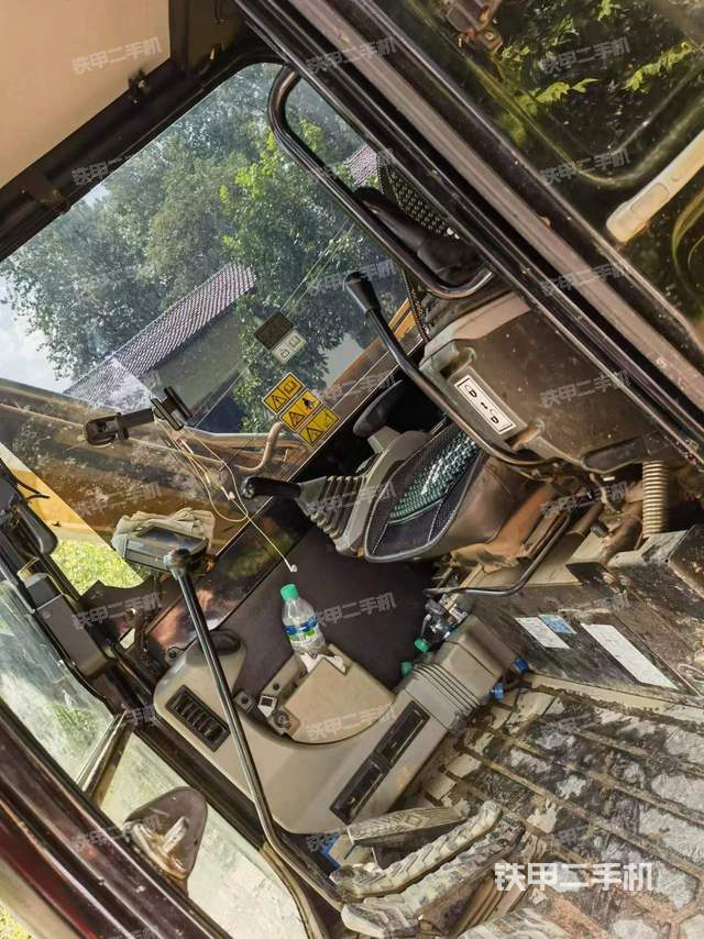 驾驶室整体（整机外观）