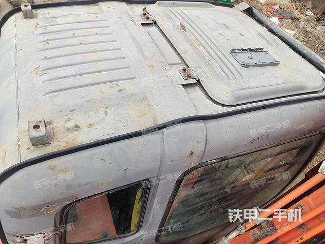 驾驶室顶部（整机外观）