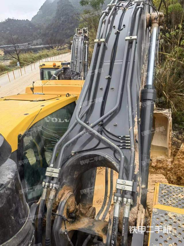 驾驶室顶部（整机外观）