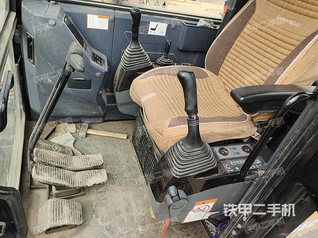 驾驶室整体（整机外观）