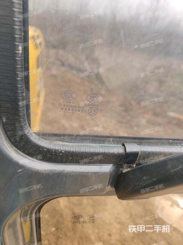 后窗玻璃角标（驾驶室部分）