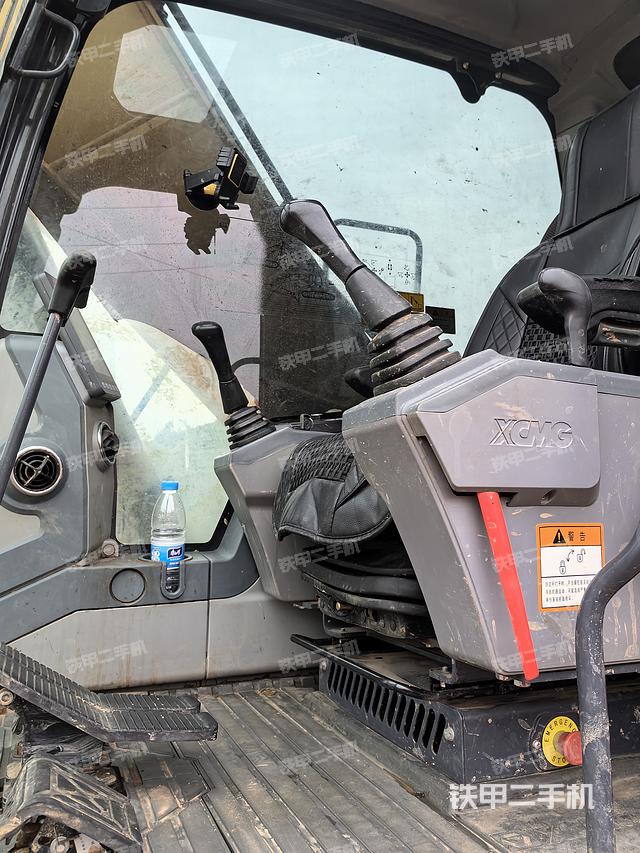 驾驶室整体（整机外观）