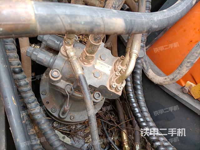 回转马达和主控阀（整机外观）