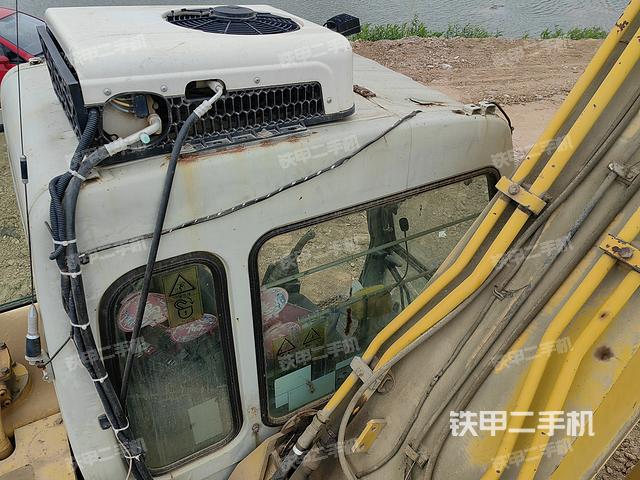 驾驶室顶部（整机外观）