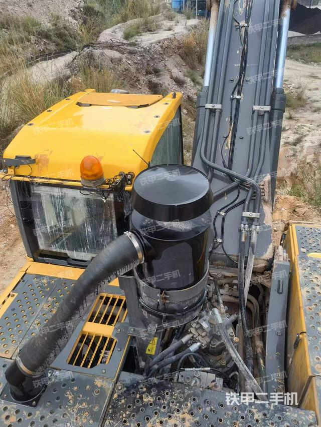 驾驶室顶部（整机外观）