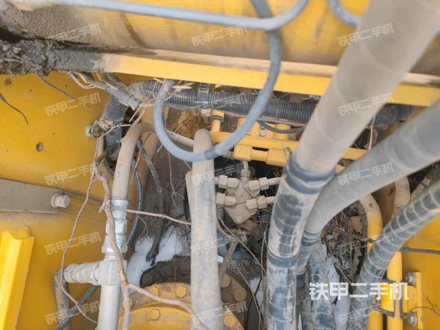 中央回转接头特写（上车部件）