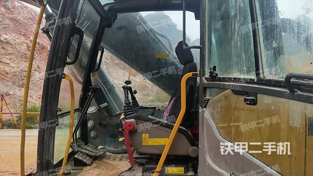 驾驶室整体（整机外观）