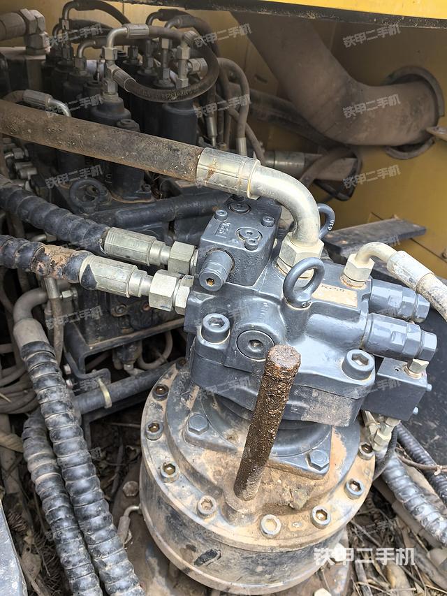 回转马达和主控阀（整机外观）