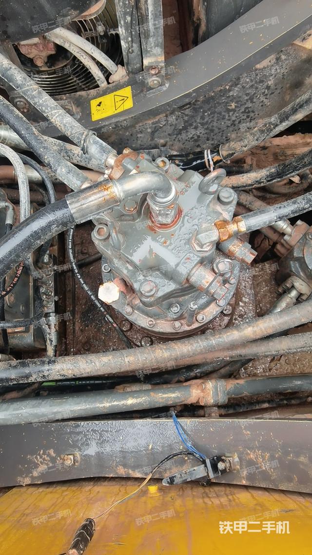 回转马达和主控阀（整机外观）