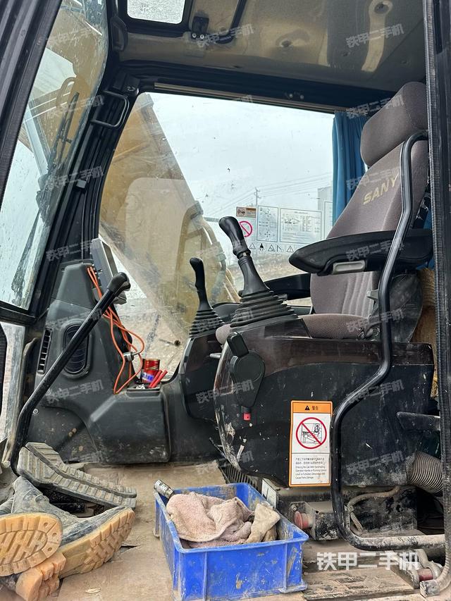 驾驶室整体（整机外观）